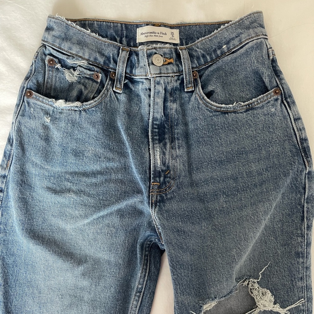 Abercrombie & Fitch High Rise Mom Jean